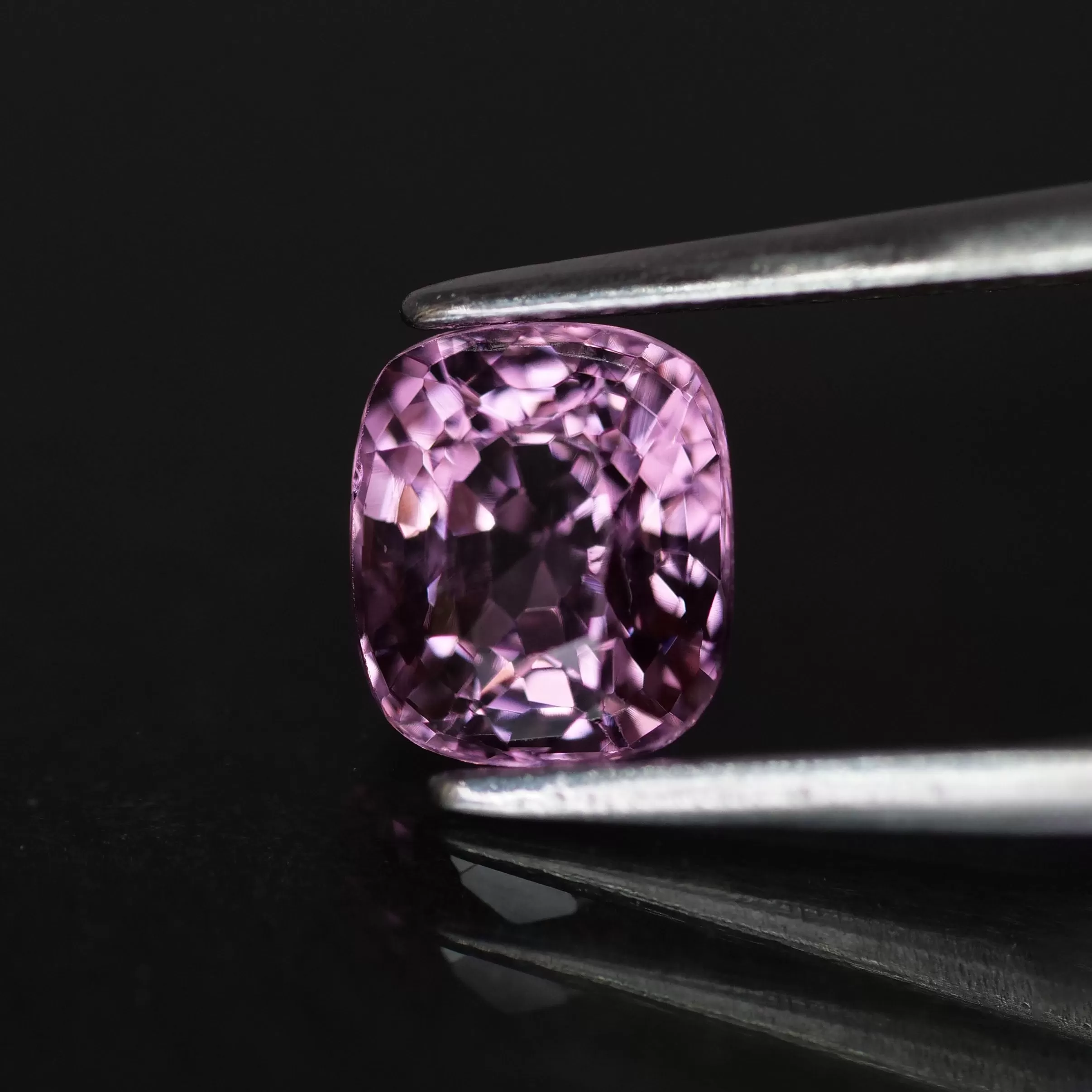 Purple Spinel | natural, cushion cut, VS, 6x5.3mm, VS, 1.12ct