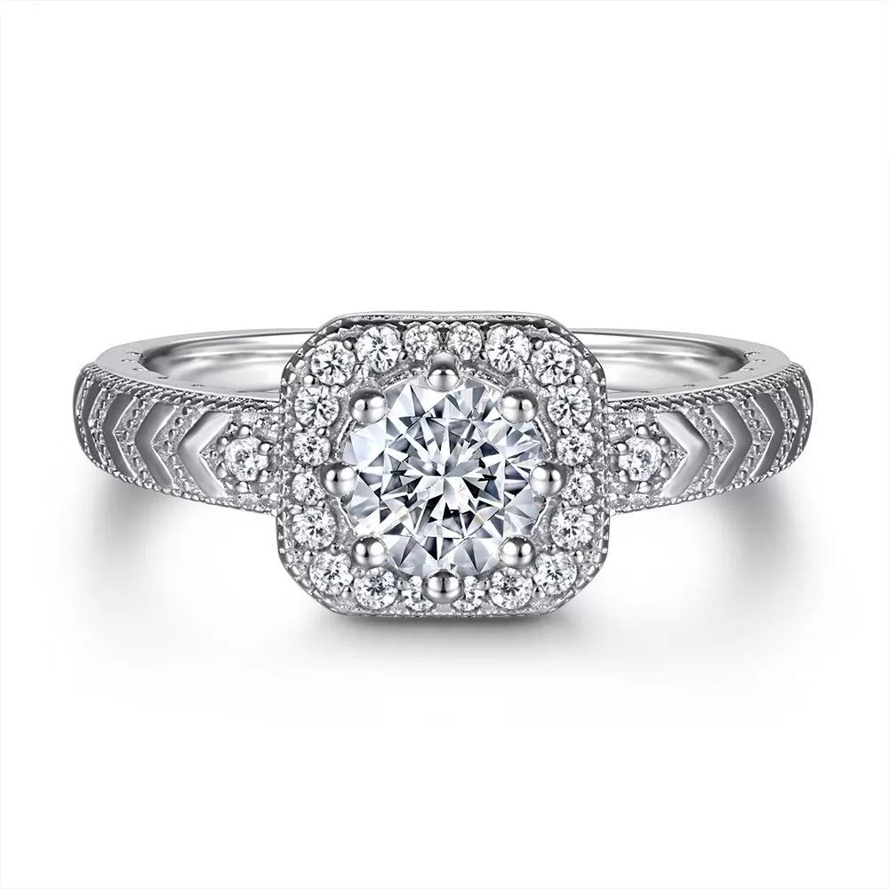 Round Cut Halo Engagement Ring